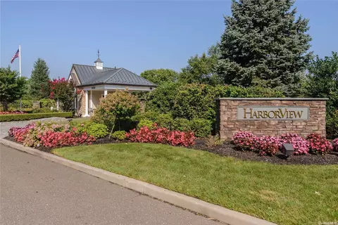 263 Harbor View Dr #263, North Hempstead, NY 11050