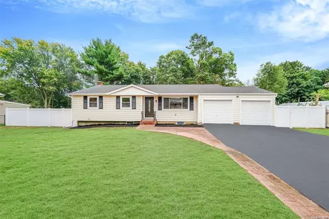 6 Dekalb Ave, Brentwood, NY 11717