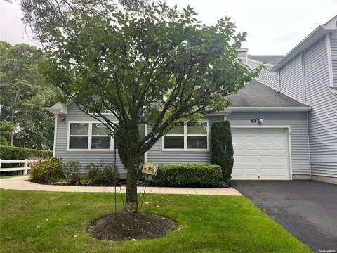 86 Lakeview Dr #86, Manorville, NY 11949