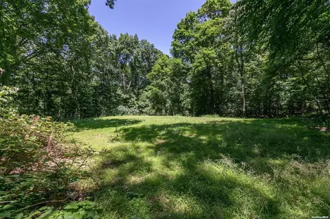 5 Hawks Nest, Smithtown, NY 11780