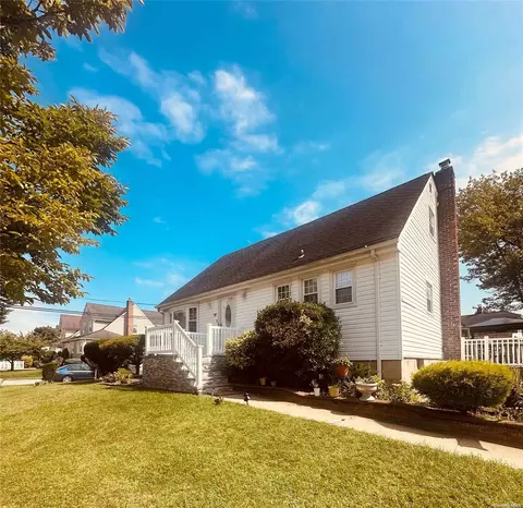 97 Southside Ave, Freeport, NY 11520