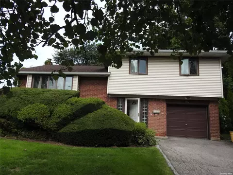 26 Julliard Dr, Plainview, NY 11803