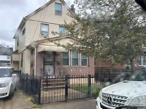 111-14 205 St, New York, NY 11412