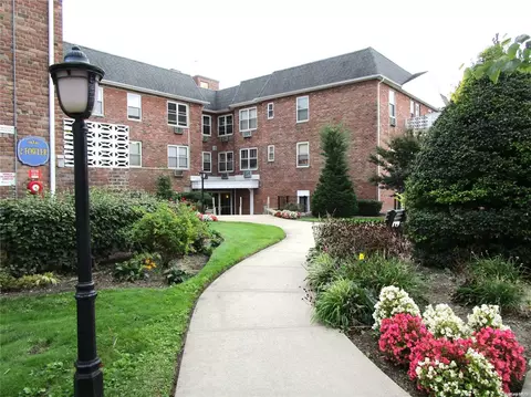 2 Fowler Ave #227, Lynbrook, NY 11563