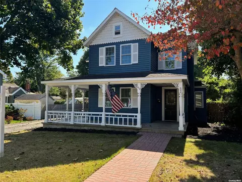 52 Carman St, Patchogue, NY 11772