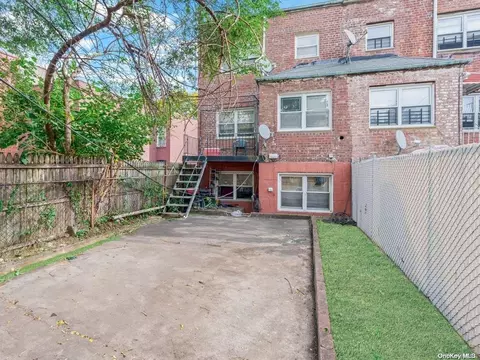 956 E 54th St, Brooklyn, NY 11234