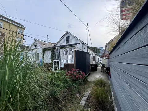 195 Beach 100 St, New York, NY 11694