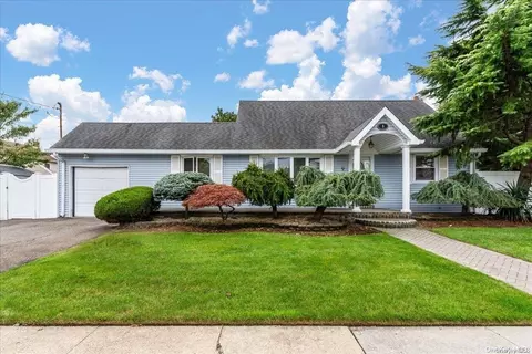 9 Balfour Dr, Bethpage, NY 11714