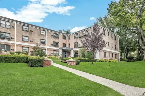 2 W Mill Dr #2H, North Hempstead, NY 11021