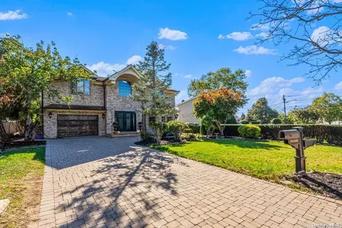 396 Club Ct, Oceanside, NY 11572