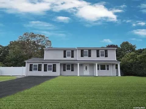 9 Redlef St, Brookhaven, NY 11772