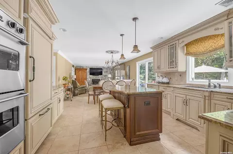 6 Northside Cir, Smithtown, NY 11787