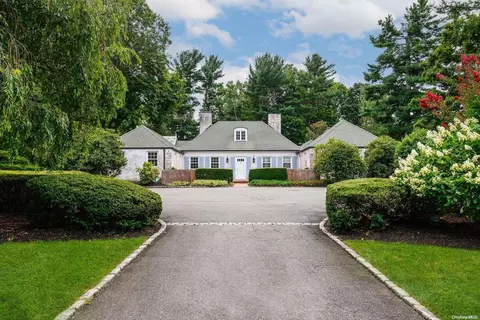 88 Weir Ln, Locust Valley, NY 11560