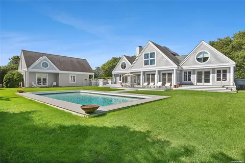 226 Oneck Ln, Westhampton Beach, NY 11978