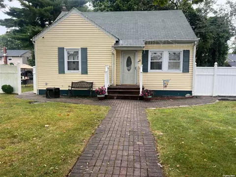 2 Twig Ave, Central Islip, NY 11722