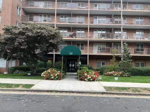 20 Wendell St #36B, Hempstead, NY 11550