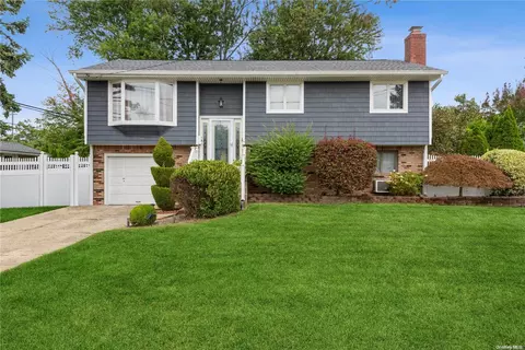 1 W 16th St, Deer Park, NY 11729