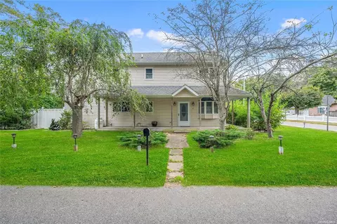 33 Cedar Rd, Mastic Beach, NY 11951