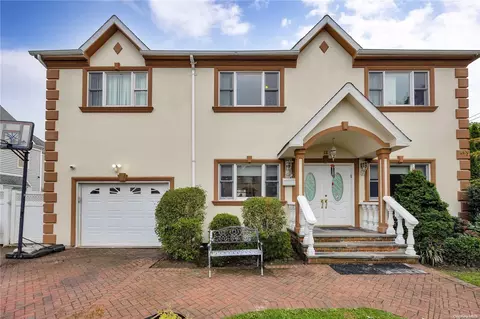 12 Maple St, North Hempstead, NY 11577
