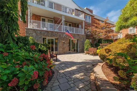 120 Morris Ave #C2, Rockville Centre, NY 11570