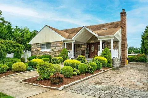 118 Chicago Ave, Massapequa, NY 11758