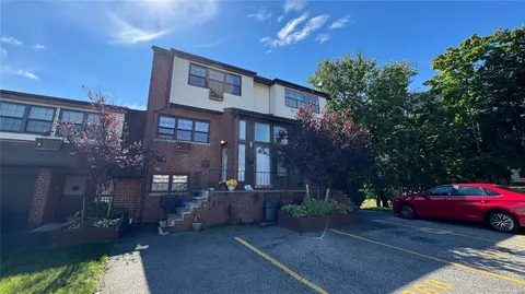 120-18 Cove Ct #86, College Point, NY 11356
