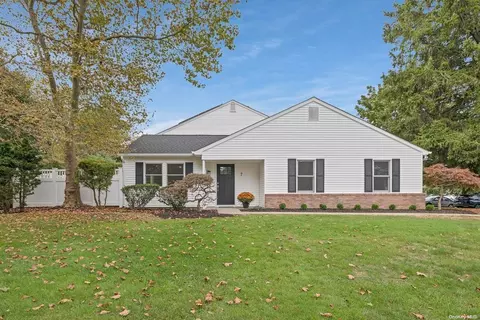 7 Federal Ln #7, Coram, NY 11727