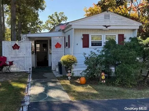 703 Fresh Pond Ave #4, Calverton, NY 11933