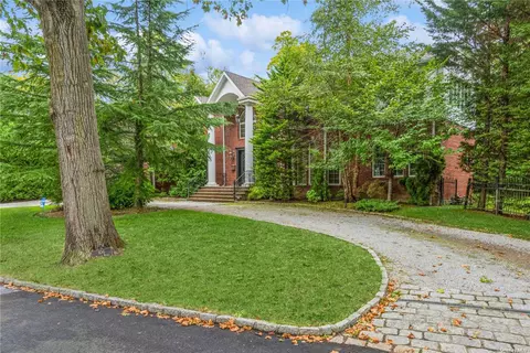 106 Willow Rd, Woodmere, NY 11598
