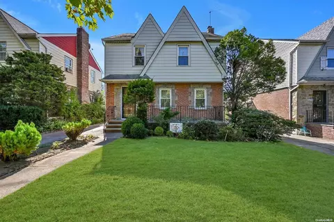 163-18 25th Dr, New York, NY 11358