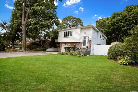319 Asharoken Blvd, Bay Shore, NY 11706