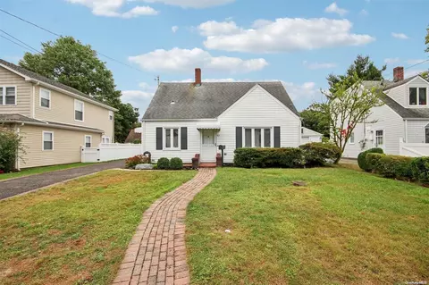 61 Harvard St, North Hempstead, NY 11577