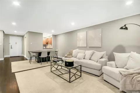 22 Park Pl #3-O, North Hempstead, NY 11021