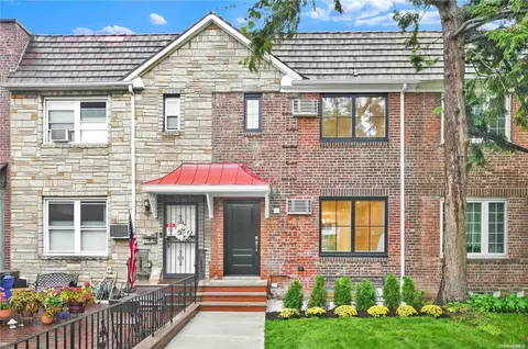 21-49 47th St, Astoria, NY 11105