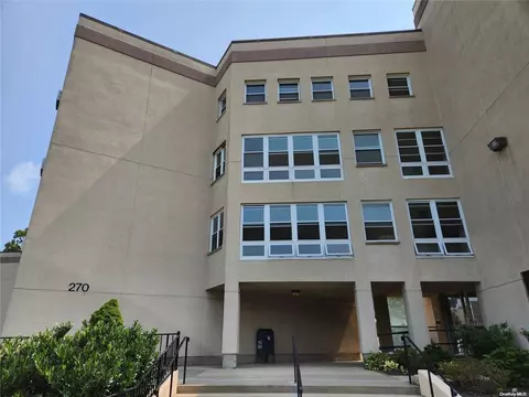 270 Lowndes Ave #213, Huntington Station, NY 11746