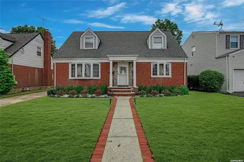 611 S 9th St, North Hempstead, NY 11040