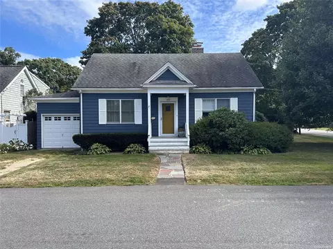 103 Grant St, Centerport, NY 11721