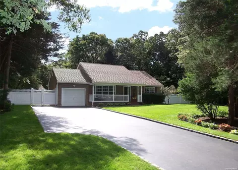 14 Cedar Ln, Middle Island, NY 11953