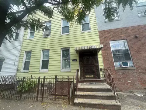 19-26 Harman St, New York, NY 11385
