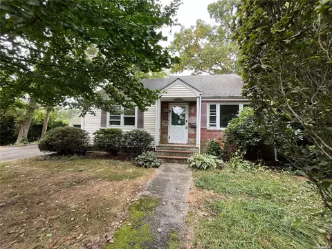 26 Olympia St, Port Jefferson Station, NY 11776