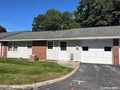 27 Trent #B, Ridge, NY 11961