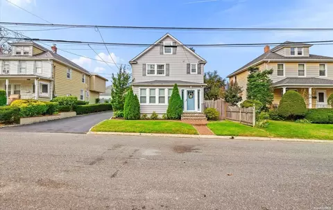 11 Miller St, Glen Cove, NY 11542