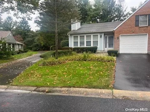 70 Hearthside Dr #N/A, Mount Sinai, NY 11766