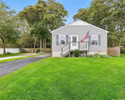 8 Spar Dr, Mastic Beach, NY 11951