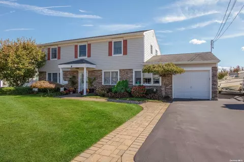 8 Hilary Dr, Bayville, NY 11709