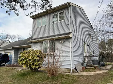 225 Claywood Dr #1, Brentwood, NY 11717