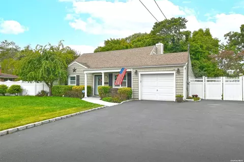 52 Westwood Ave, Deer Park, NY 11729