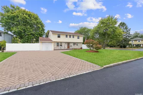 2 Wensley Ln, East Islip, NY 11730