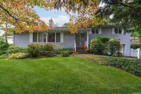 66 Old Town Ln, Huntington, NY 11743