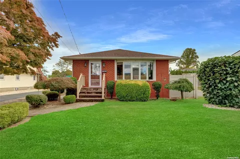 33 Meade Ave, Bethpage, NY 11714
